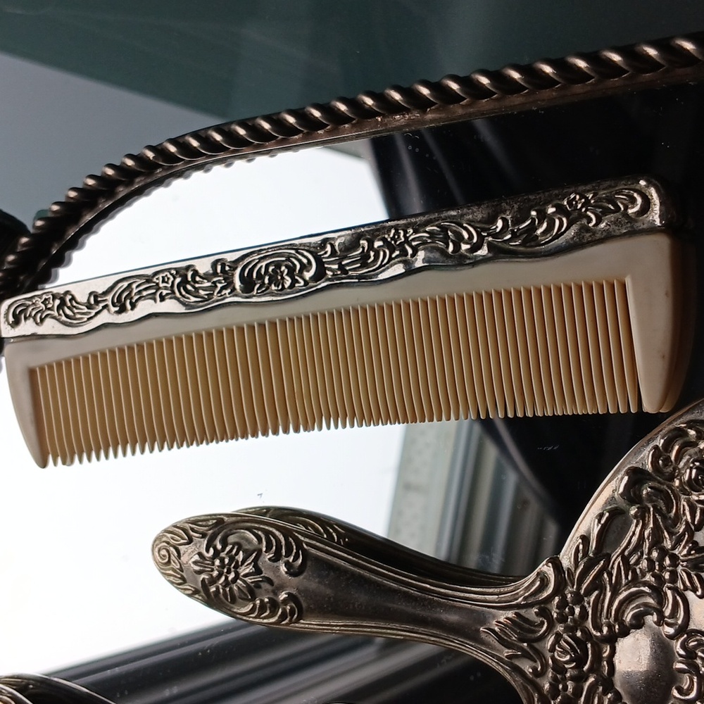 Vintage Ladies grooming Mirror, Brush and Comb. - Picture 10 of 11